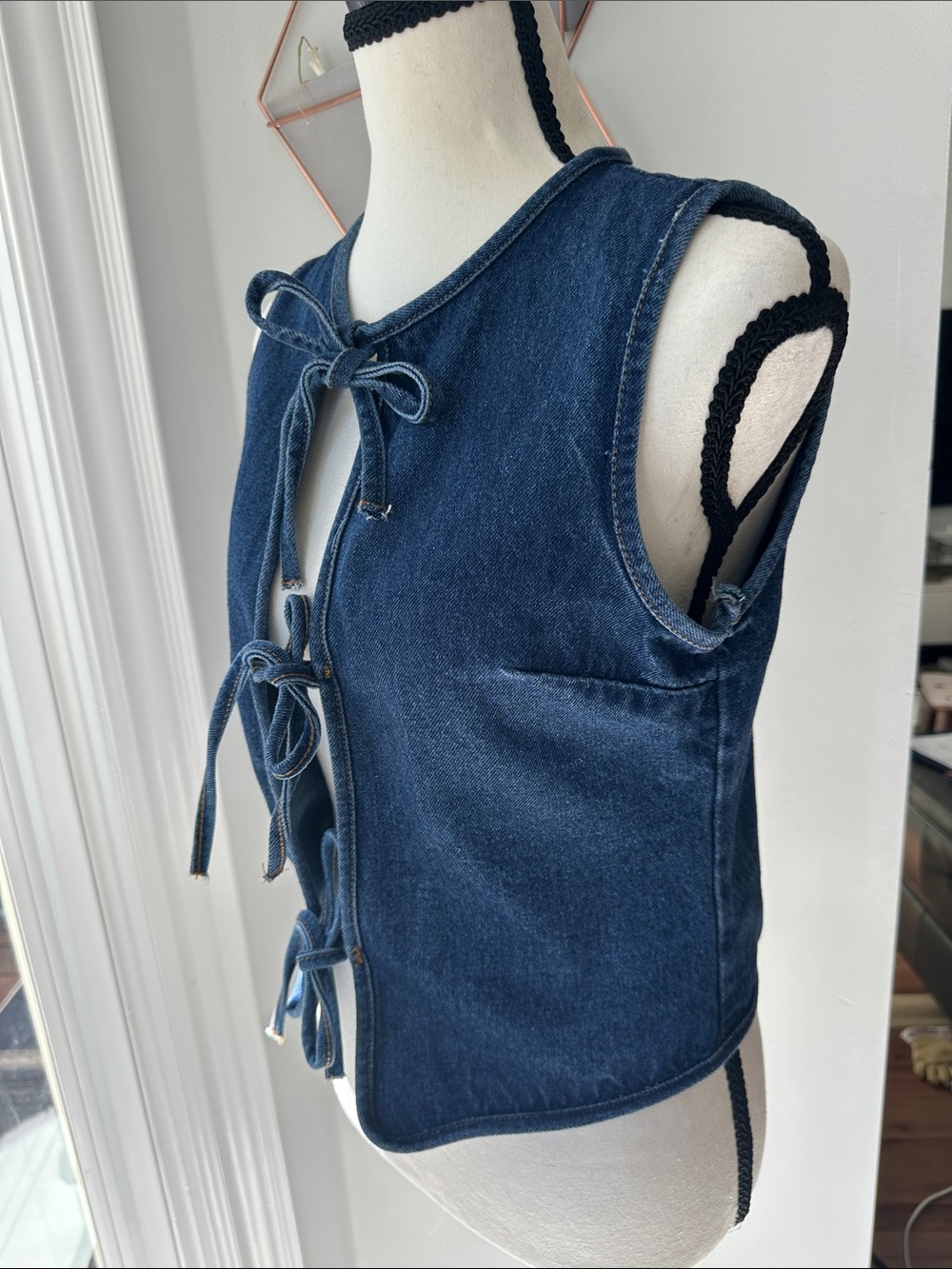 Cottagecore Feminine Sleeveless Jean Denim Tie-Front Vest in Dark Blue Sz Small - Picture 2 of 6